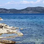 Family Friendly Seaside Iz, Iz - 22025 * Veli Iž