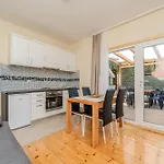 Appartement Family Friendly Seaside Iz, Iz - 22025 Veli Iž