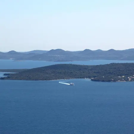 Family Friendly Seaside Iz, Iz - 22025 Veli Iž
