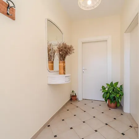 Apartman Family Friendly Seaside Iz, Iz - 22025 *
