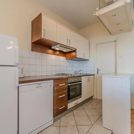 Apartman Family Friendly Seaside Iz, Iz - 22025