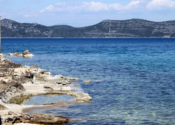 Family Friendly Seaside Iz, Iz - 22025 * Veli Iž