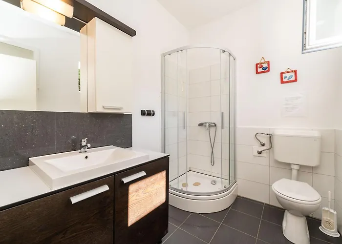 Family Friendly Seaside Iz, Iz - 22025 Appartement *