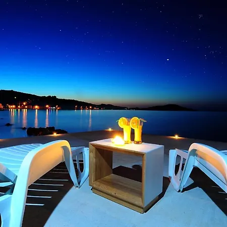 Family Friendly Seaside Iz, Iz - 22025