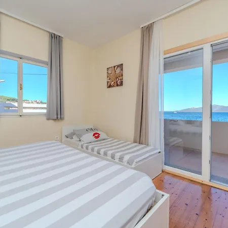 Family Friendly Seaside Iz, Iz - 22025 * Veli Iž
