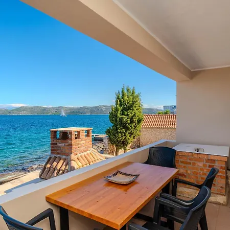 Family Friendly Seaside Iz, Iz - 22025 * Veli Iž