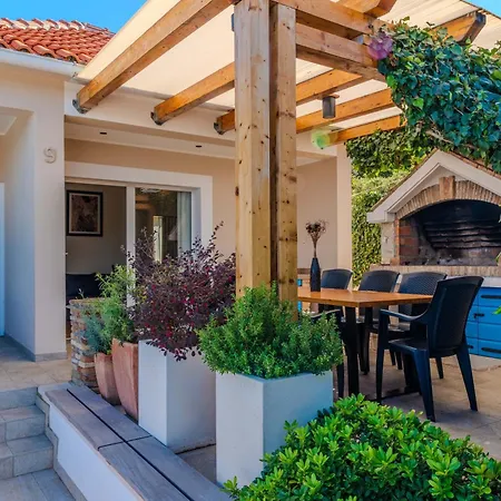 公寓 Family Friendly Seaside Iz, Iz - 22025 Veli Iž