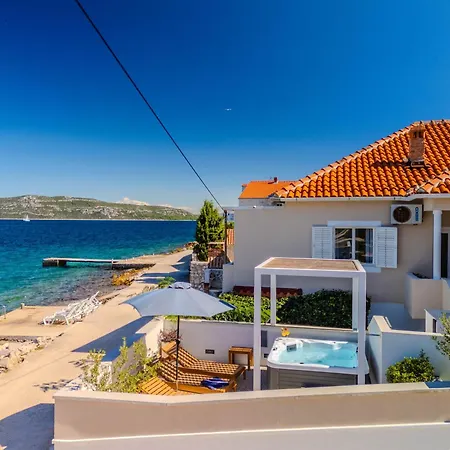 Family Friendly Seaside Iz, Iz - 22025 Veli Iž