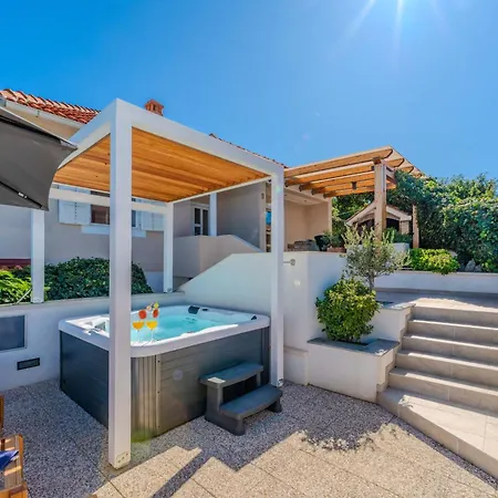 Family Friendly Seaside Iz, Iz - 22025 *