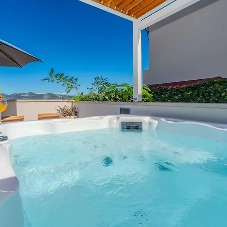 Family Friendly Seaside Iz, Iz - 22025 公寓 Veli Iž