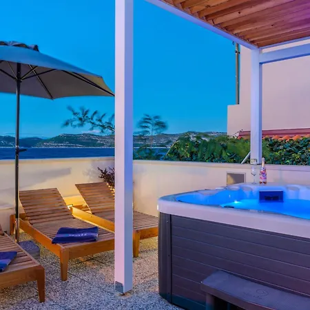 Family Friendly Seaside Iz, Iz - 22025 Veli Iž