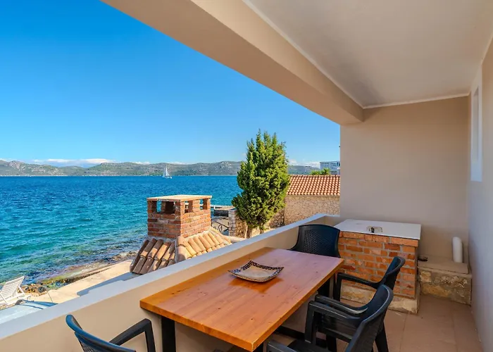 Family Friendly Seaside Iz, Iz - 22025 * Veli Iz