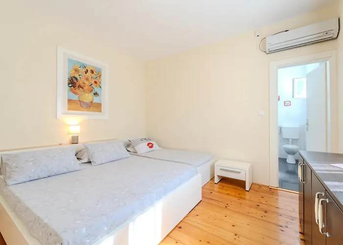 Family Friendly Seaside Iz, Iz - 22025 Veli Iz