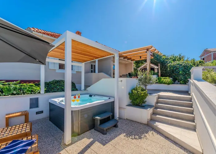 Family Friendly Seaside Iz, Iz - 22025 *