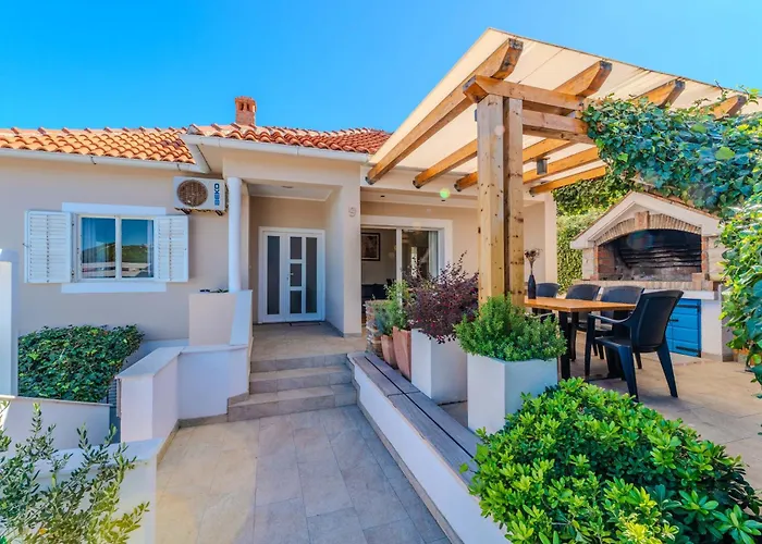 Family Friendly Seaside Iz, Iz - 22025 * Veli Iz